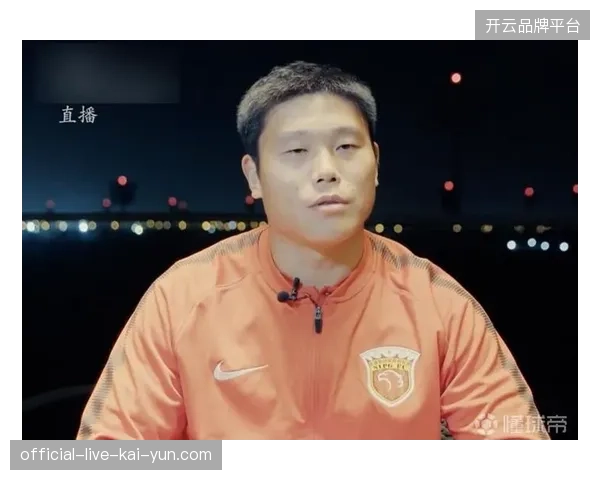 上海海港双后腰蔡慧康与徐新对边路的有效覆盖,成功切断了武汉三镇的边中联系 上海海港双后腰蔡慧康与徐新对边路的有效覆盖,成功切断了武汉三镇的边中联系